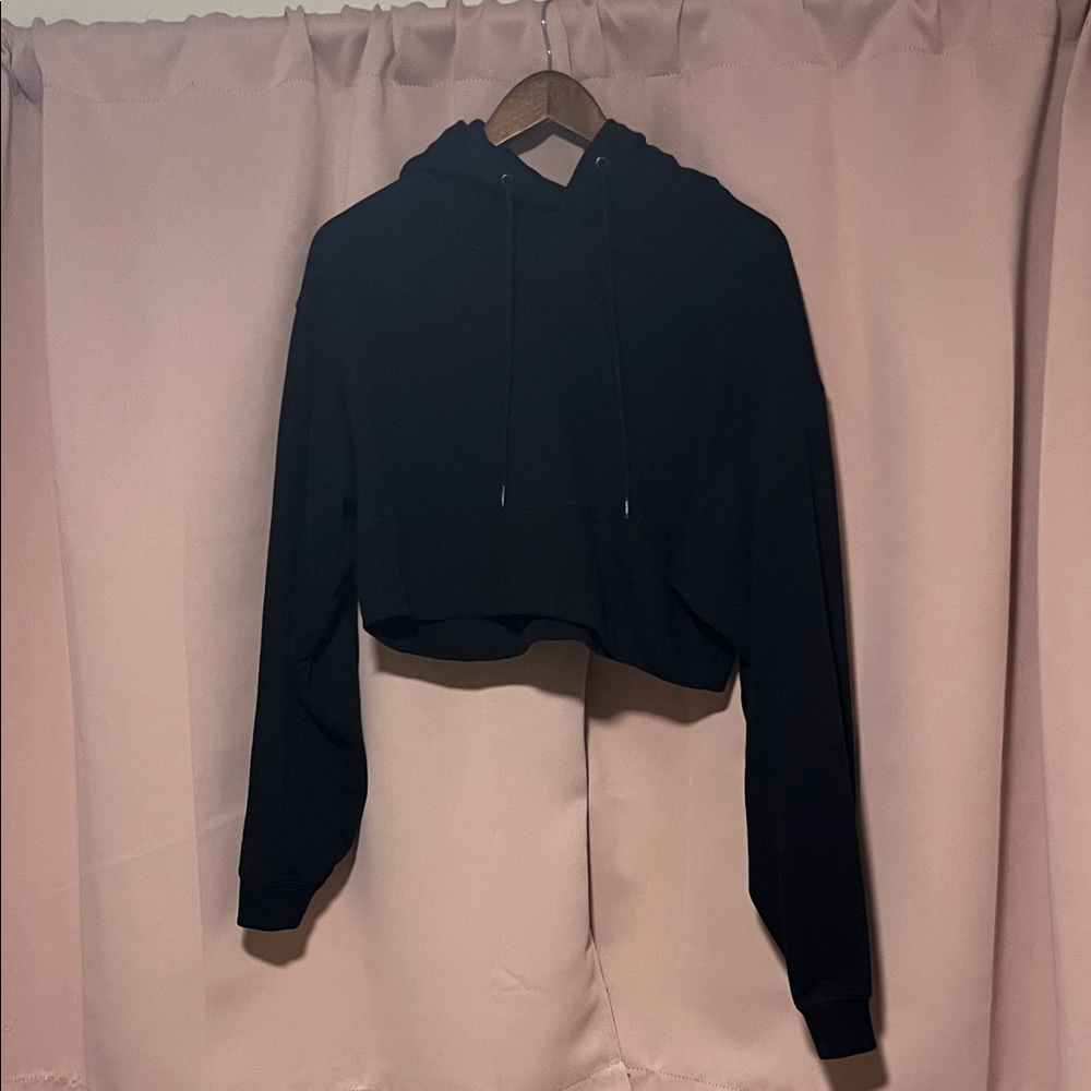 ALO Yoga Black Cropped Sweatshirt